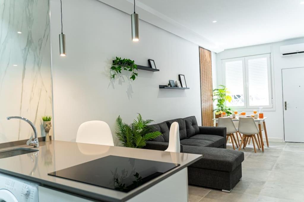 Family Apartment มาลากา ภายนอก รูปภาพ